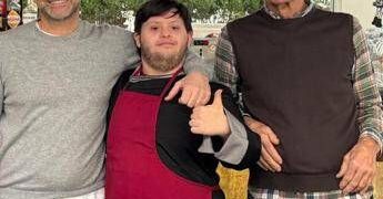 “Io qui lavoro”, il ristorante che forma i ragazzi a Ostia