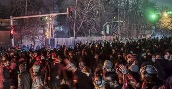 Iran International: “Infermiere stuprate e torturate per cure a manifestanti feriti durante le proteste”