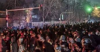 Iran, Teheran dà la caccia a utenti Starlink per impedire diffusione video proteste