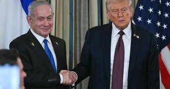 Iran, media: “Trump e Netanyahu hanno accordo per colpire”. E Teheran accusa Israele