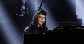 Lady Gaga contro l’Ice: “Vedere americani presi di mira senza pietà mi spezza il cuore”