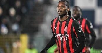 Leao segna in contropiede, l’arbitro annulla: cos’è successo in Milan-Lecce