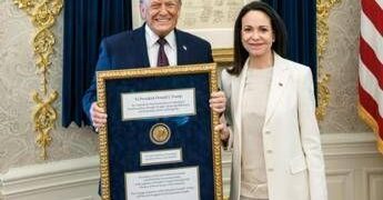 Machado: “Ho dato Nobel a Trump perché se lo merita”. Ma il web lo prende in giro