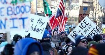 Manifestazioni anti-Ice a Minneapolis e nel resto degli Usa, migliaia in protesta