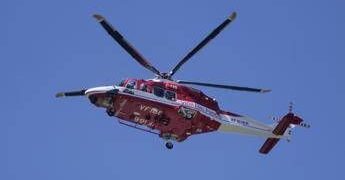 Marito accoltella la moglie, lei fugge gettandosi dalla finestra a Ventimiglia