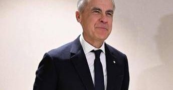 Mark Carney diventa l’idolo degli anti-Trump a Davos (e Lutnick riceve fischi)