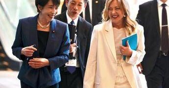 Meloni in Giappone, incontro con Takaichi: “Crediamo molto in questa alleanza, in questa amicizia”