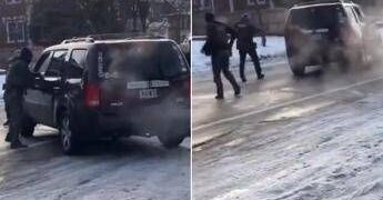 Minneapolis, agente spara e uccide donna in fuga sul Suv. Trump: “Si è difeso”