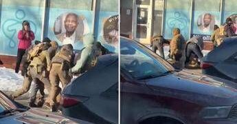 Minneapolis, il capo della polizia: “Agente federale ha ucciso un uomo”