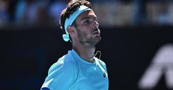 Musetti, problema fisico contro Djokovic: si ritira dagli Australian Open