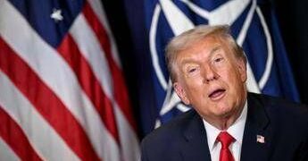 Nato, Trump offende ancora gli alleati: “In Afghanistan sono rimasti nelle retrovie”