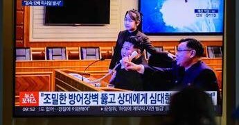 Nordcorea, Kim e figlia a test sistema lanciarazzi multiplo: “Rafforziamo deterrenza”