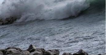 Nuova burrasca sull’Italia, niente gelo ma tanto vento e pioggia: le previsioni meteo