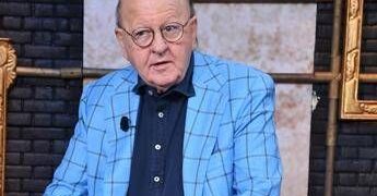 Olimpiadi Milano-Cortina, Boldi cancellato dalla lista dei tedofori: “Incompatibile con i Giochi”