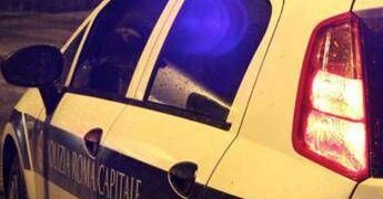 Paura a Roma, uomo armato di coltello spaventa passanti a Centocelle