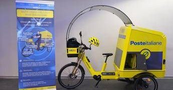 Poste, nuovi prototipi di cargo e-bike per consegnare pacchi nei centri storici