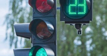 Semafori intelligenti con rilevamento della velocità: al via la sperimentazione