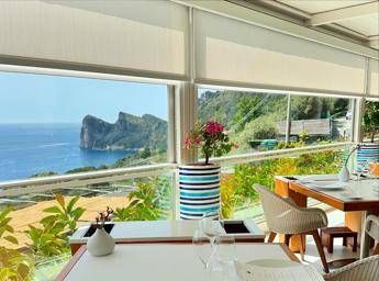 Sequestrato per “lottizzazione abusiva” il Quattro Passi, 3 stelle Michelin scelto da Bezos per il matrimonio