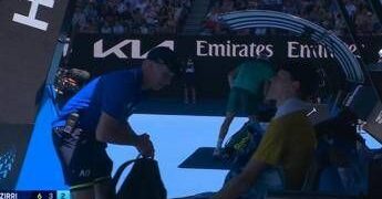 Sinner, problemi contro Spizzirri: crampi agli Australian Open