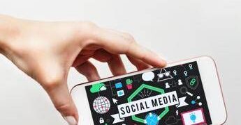 Social vietati ai minori di 15 anni, dall’Australia al Regno Unito: cosa fanno gli altri Paesi