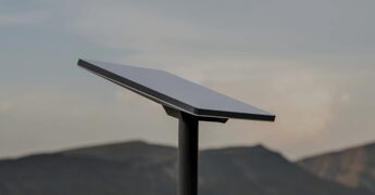 Starlink, ridotta la flotta di Elon Musk per evitare il caos in orbita