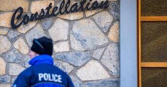 Strage Crans-Montana, tanta legna e una sola via di fuga al bar Le Constellation