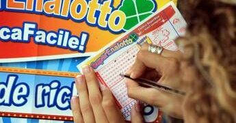 Superenalotto, numeri combinazione vincente oggi 9 gennaio