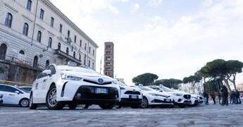 Taxi, sciopero e proteste: Salvini convoca i sindacati