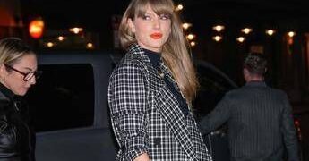Taylor Swift entra nella ‘Songwriters Hall of Fame’ e fa la storia: è l’artista più giovane