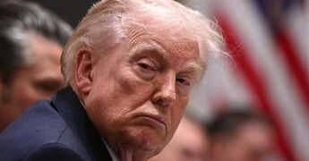 Trump: “Non dormo durante riunioni governo, ma sono noiose”