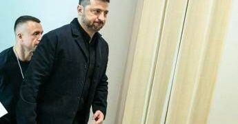 Ucraina-Russia-Usa, oggi vertice trilaterale negli Emirati. Zelensky: “Nodo Donbass resta”