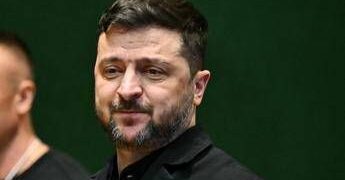 Ucraina, Zelensky: “Trump ci darà i Patriot”. Colloqui continuano oggi a Abu Dhabi