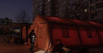 Ucraina, doppio fronte nei negoziati: Trump oggi vede Zelensky, Witkoff da Putin a Mosca