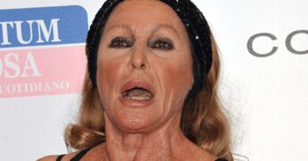 Ursula Andress, da Bond girl a vittima di truffa: perde quasi 20 milioni