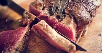 Usa e dieta, Kennedy Jr. capovolge piramide alimentare: più carne rossa e latte intero