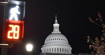 Usa, inizia lo shutdown: niente fondi Ice nel bilancio approvato al Senato