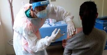 Vaccini, l’effetto giovinezza dell’anti-zoster: l’invecchiamento biologico rallenta