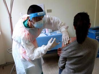 Vaccini, l’effetto giovinezza dell’anti-zoster: l’invecchiamento biologico rallenta