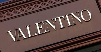Valentino, quel rosso simbolo di eleganza che racchiude la storia della maison