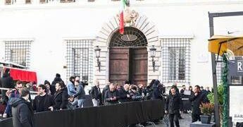 Valentino, secondo giorno di camera ardente in attesa dei funerali