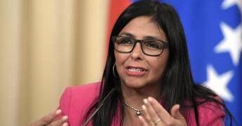 Venezuela, Rodriguez conferma negoziati su ambasciate: “Per ribadire condanna agli Usa”