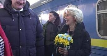 8Von der Leyen in Ucraina con Costa: “Pace a condizioni Kiev”. Zelensky: “Putin ha fallito”