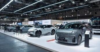 A gennaio vendite globali Geely salgono oltre quota 270 mila, export raddoppiato