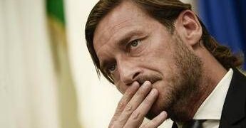 Abbandono di minore, archiviazione per Francesco Totti e Noemi Bocchi