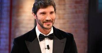 Ascolti tv, ‘Affari tuoi’ conquista la prima serata e vince con il 23,4% share