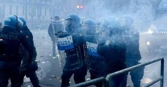 Askatasuna, Piantedosi oggi in Senato. Scontro con le opposizioni, Meloni rilancia su unità