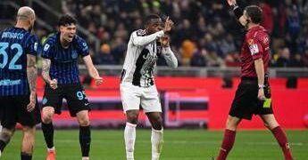 “Bastoni medaglia d’oro di volo”, l’espulsione di Kalulu ‘vista’ dai giornali esteri