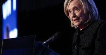 Caso Epstein, Hillary Clinton accusa l’amministrazione Trump di “insabbiamento”