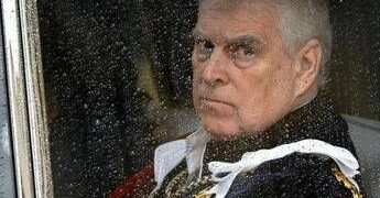 Caso Epstein, arrestato ex principe Andrea