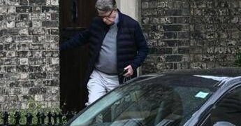 Caso Epstein, ex ambasciatore britannico Mandelson rilasciato su cauzione